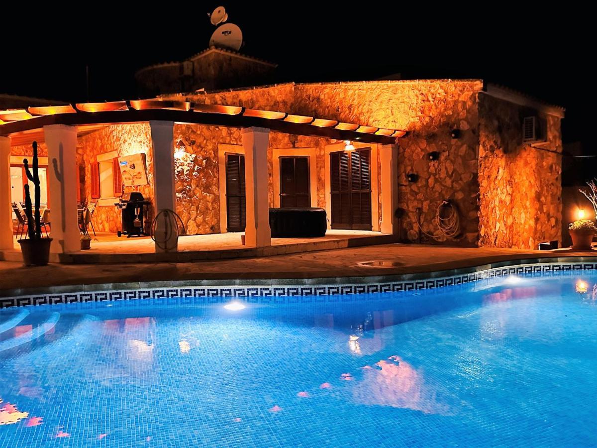 Villa Sanchez In Strandnahe Mit Pool, Jacuzzi, Klima, Wifi, Gas Bbq Santanyí Eksteriør billede