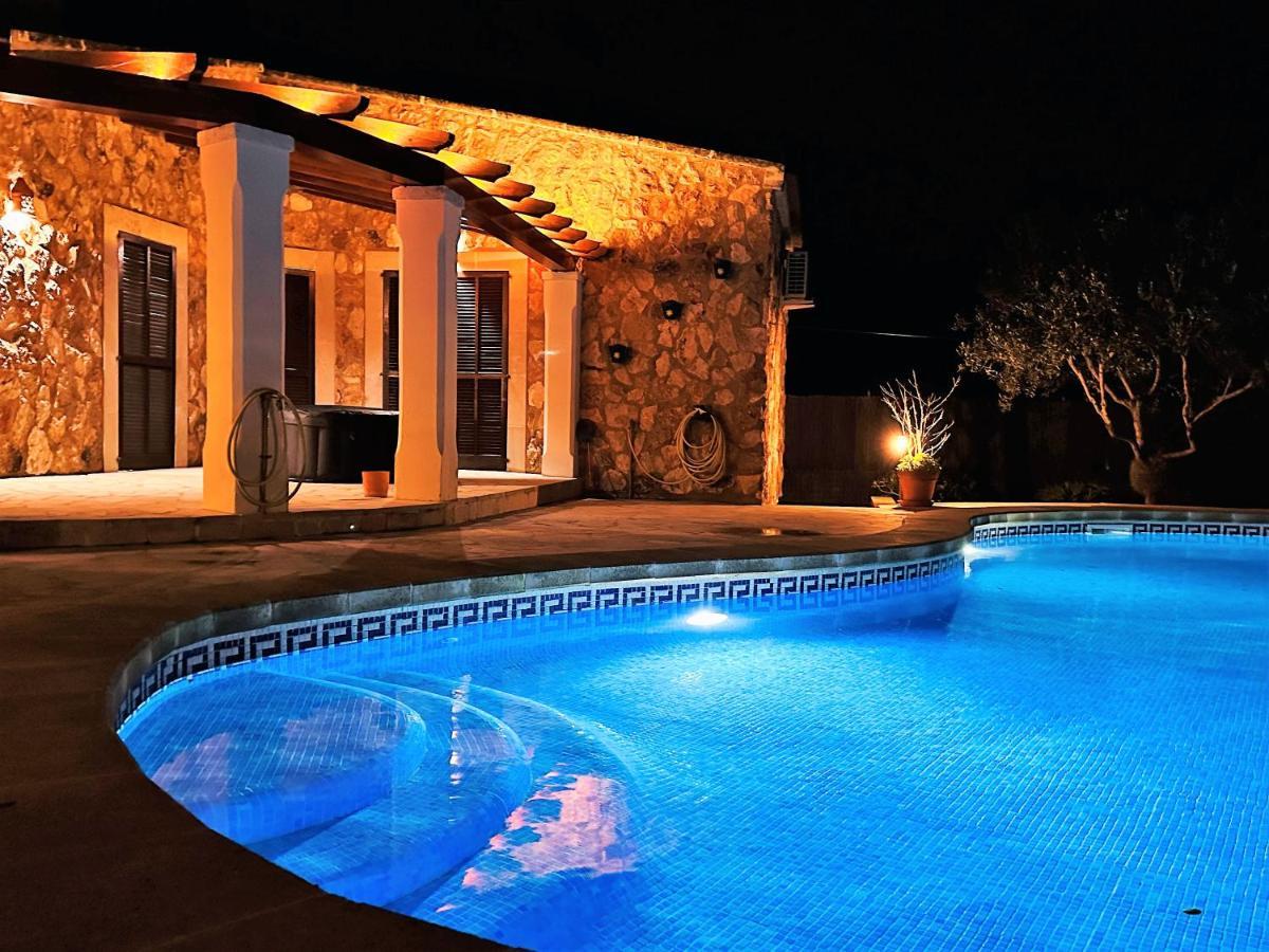 Villa Sanchez In Strandnahe Mit Pool, Jacuzzi, Klima, Wifi, Gas Bbq Santanyí Eksteriør billede